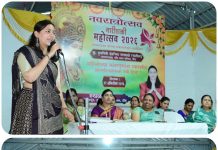 नगराध्यक्षा दुर्गादेवी जगदाळे-पाटील यांच्या पुढाकारातून नारीशक्तीचा जागर; दौंडमध्ये महिला भगिनींच्या कलागुणांना मिळाले हक्काचे व्यासपीठ |