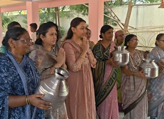 “पाझर फुटू दे आई तुकाई!” बळीराजावरील दुष्काळाचे संकट दूर कर; नगराध्यक्षा दुर्गादेवी जगदाळे यांचे तुकाई मातेला साकडे |