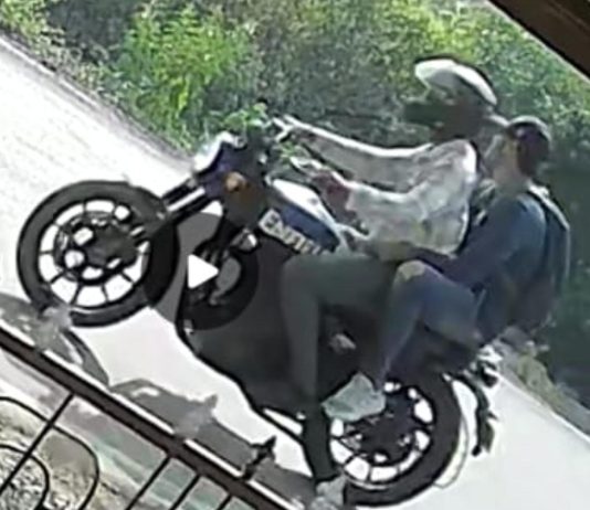 महिलांच्या गळ्यातील सोन्याचे दागिने हिसकावणाऱ्या चोरांची दौंड मध्ये पुन्हा एन्ट्री …….. भोईटे नगर येथील महिलेच्या गळ्यातील दोन तोळ्यांचे सोन्याचे गंठण चोरट्यांनी केले लंपास।