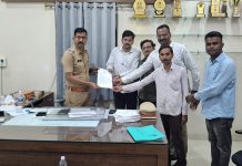 दौंडच्या मुख्य रस्त्यावर अवजड वाहतुकीचा विळखा; वाहने शहराबाहेरून वळवण्याची राष्ट्रवादी काँग्रेसची मागणी